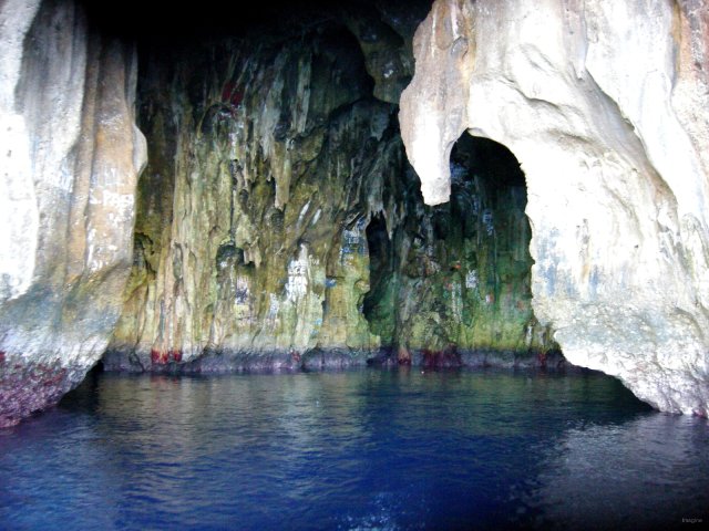 1- Visite en annexe de la grotte 'swallow cave' pres de Port Morelle 